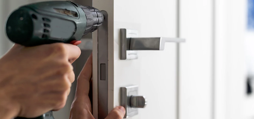 Locksmith For Lock Replacement Near Me in Davie, FL